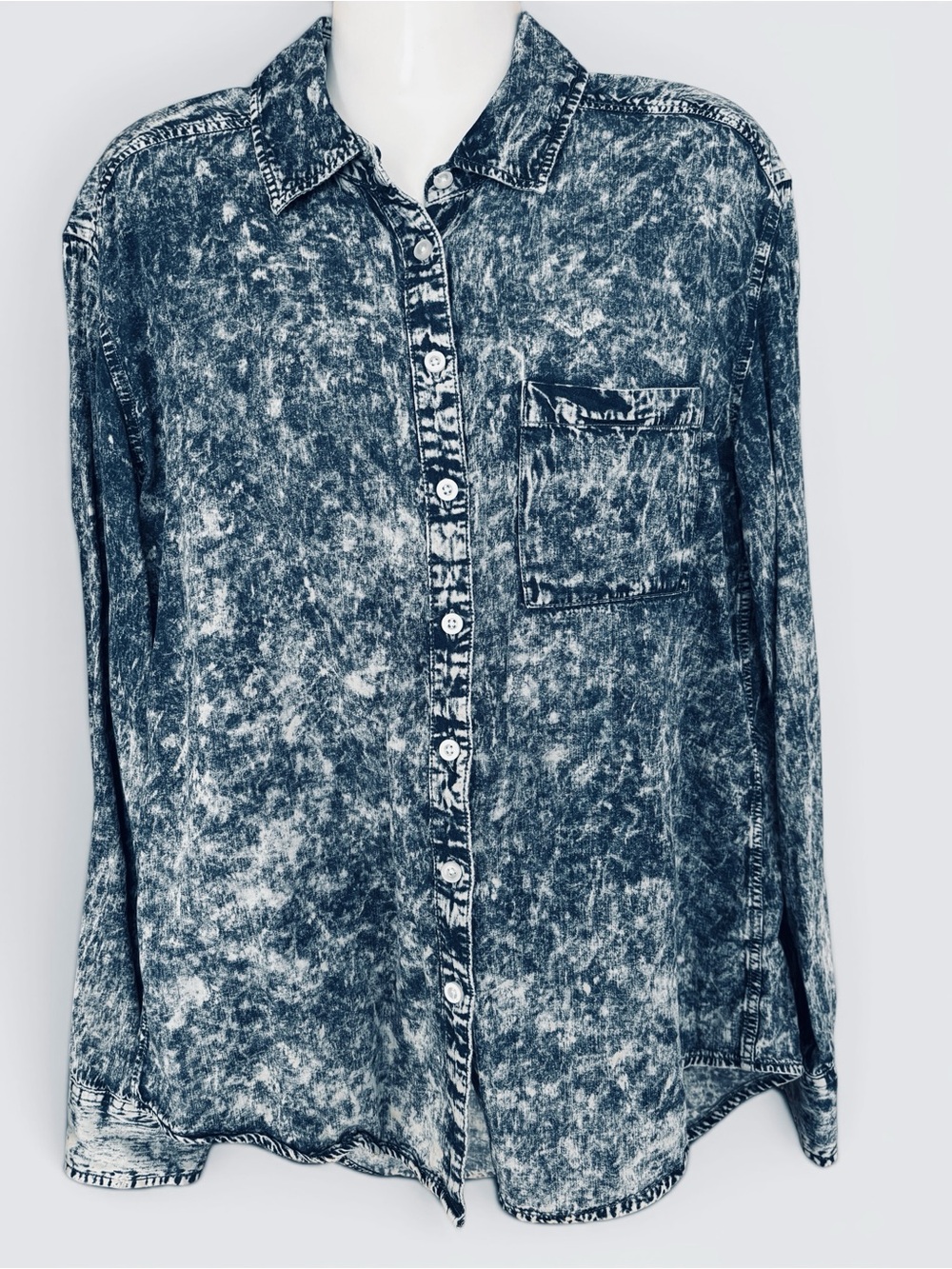 By Corpus Urban Outfitters Acid Wash Chambray  Button Down Shirt Size M